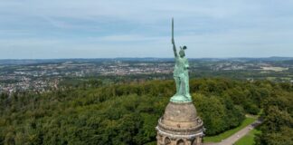 Zwei Verdächtige nach Besetzung des Hermannsdenkmals Nach der Besetzung des Hermannsdenkmal wird gegen zwei Hauptverdächtige ermittelt. (Archivbild)