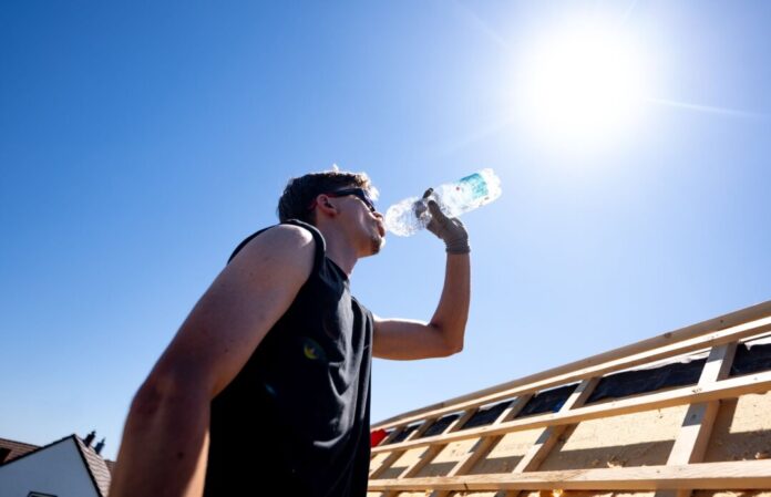 Wetter in Nordrhein-Westfalen Auch am Wochenende rechnet der Deutsche Wetterdienst mit Temperaturen, die deutlich über 30 Grad steigen. (Symbolbild)