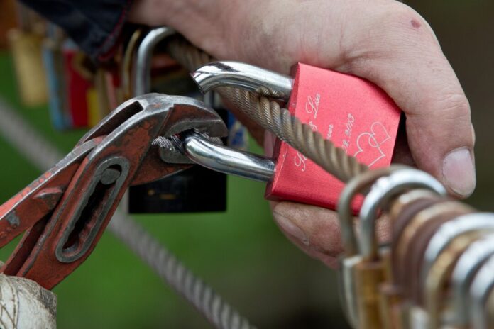 Mehr Scheidungen in NRW Aus und vorbei mit der Liebe: In NRW hat die Zahl der Scheidungen zugenommen. (Symbolbild)