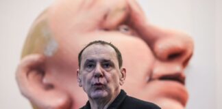 Berufungsprozess gegen Satiriker Tilly beginnt in Moskau Der Karnevalswagenbauer Jacques Tilly ist in Moskau in Abwesenheit zu achteinhalb Jahren Haft verurteilt worden - nun ist ein Revisionsprozess angekündigt. (Archivbild)