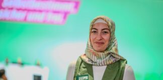 Grünen Muslima nach Hass-Video: «Worte machen Angst» Was menschenverachtende dahingeworfene Worte bei Betroffenen auslösen, erzählt eine junge Muslima beim Landesparteitag der Grünen.