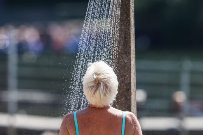 Hitze in Deutschland - Nordrhein-Westfalen Abkühlung wird in den kommenden Tagen dringend benötigt. (Symbolbild)