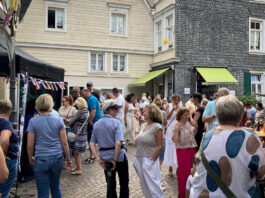 Langenberg wird “kulturinarisch”: Rock und Blues bei Cocktails auf dem kleinsten Strand der Welt