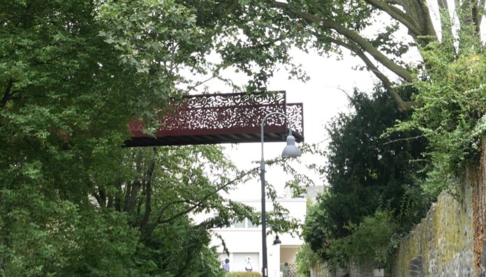 Die Brücke schwebt über dem Stadtgraben. Foto: Stadt Ratingen Die Brücke schwebt über dem Stadtgraben. Foto: Stadt Ratingen