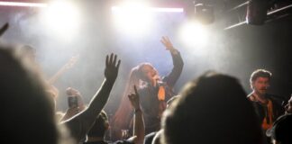 Ratingen: „Manege Madness“ bringt die Bühne zum Beben Die Band Stellvris mit Sängerin Nicol war schon beim ersten Konzertformat „Manege Madness“ dabei. Foto: Stadt Ratingen