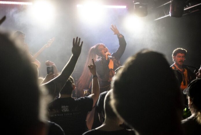 2026-07-30-Nicol_Stellvris Die Band Stellvris mit Sängerin Nicol war schon beim ersten Konzertformat „Manege Madness“ dabei. Foto: Stadt Ratingen