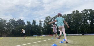 Mehr als 100 Kinder machen bei Minisportabzeichen mit Beim Minisportabzeichen in Haan stand die Freude an der Bewegung im Mittelpunkt. Foto: Kreis Mettmann