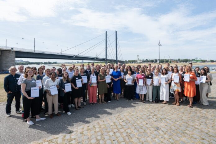 Die Übergabe des zdi-Qualitätssiegels fand in Düsseldorf statt. Foto: zdi.NRW / Caroline Seidel Die Übergabe des zdi-Qualitätssiegels fand in Düsseldorf statt. Foto: zdi.NRW / Caroline Seidel