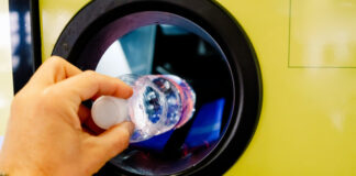 Leergutautomat defekt: Das gilt dann für die Pfandflaschenabgabe Ein defekter Pfandautomat verhindert nicht die Rücknahmepflicht der Läden. Foto: VZ NRW/adpic