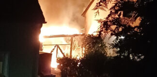 Carport in Ratingen-Lintorf in Flammen In Lintorf kam es zu dem Brand. Foto: Feuerwehr Ratingen
