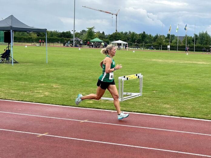 Claudia Jäkel auf der Strecke. Foto: TuS 08 Lintorf Claudia Jäkel auf der Strecke. Foto: TuS 08 Lintorf