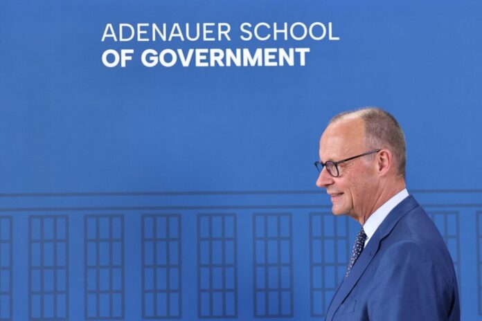 Kanzler Merz eröffnet die „Adenauer School of Government“ Bundeskanzler Friedrich Merz (CDU) hat die Adenauer School of Governance an der Universität Köln eröffnet.