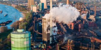 Salzgitter AG schluckt Stahlfirma HKM – heftiger Jobabbau Blick auf das HKM-Werk in Duisburg.