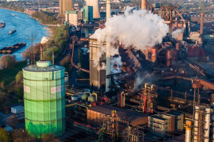 Duisburger Stahlhersteller HKM Blick auf das HKM-Werk in Duisburg.