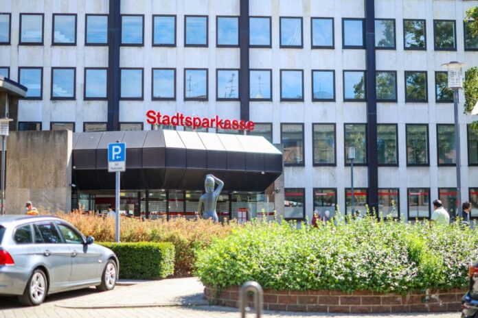 Schließfachraum in Sparkasse nach Aufbruch wieder zugänglich In dieser Sparkassenfiliale sollen Täter 29 Schließfächer aufgebrochen haben.