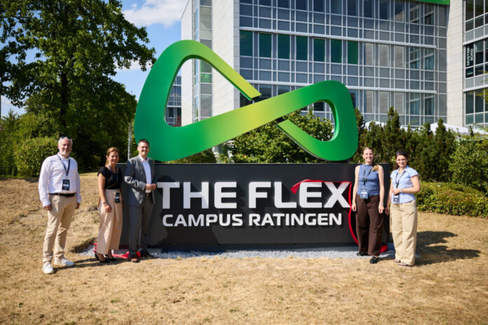 3_20260715_TheFlex_Campus_Ratingen_Gruppenfoto_edited David Heise (Auric Investment), Aleksandra Peil (Prime Objects), Patrick Anders (Bürgermeister der Stadt Ratingen), Ricarda Mayer (Manova Partners), Magdalena Wildhagen (berufsständisches Versorgungswerk). Foto: Marcel Kusch, Düsseldorf