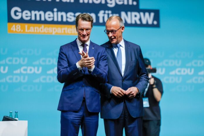 Parteitag NRW CDU mit Vorbereitung Programm Landtagswahl 2027 Merz und Wüst geben sich einträchtig.
