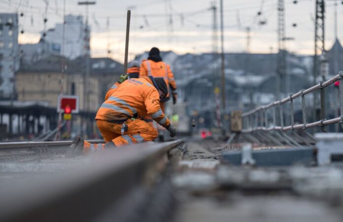 Großbaustelle Die Sanierung der Bahnstrecke zwischen Troisdorf und Wiesbaden ist für den Zeitraum vom 10. Juli bis zum 12. Dezember dieses Jahres geplant. (Symbolbild)