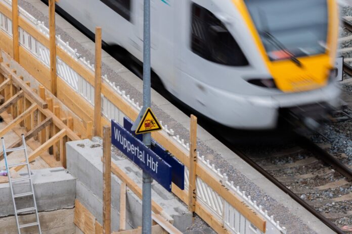 Hauptbahnhof Wuppertal Für die bundesweit rund 40 geplanten Generalsanierungen investiert die Bahn Milliardensummen.