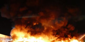 Kunststoffmüll in Swisttal in Flammen – Warnung an Anwohner Die Löscharbeiten werden sich laut Polizei voraussichtlich noch bis in den Vormittag ziehen.