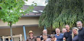 Zukunftsbäume und bunte Wände: 40 Firmenteams packten mit an beim Aktionstag der Schlüsselregion