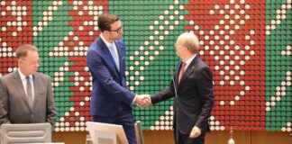 Alexander Steffen während der Verpflichtung mit Landtagspräsident André Kuper. Foto: FDP Ratingen