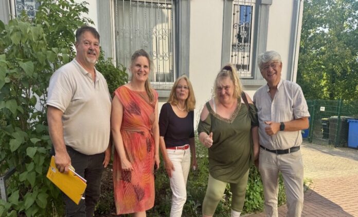 Bild1 Dinah Trompeter (2. v. l.), Geschäftsführerin IG Metall Düsseldorf-Neuss, im Kreis einiger Mitglieder des Ratinger Gesprächskreis des DGB. Foto: DGB