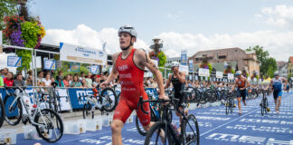 Ratingens Triathlon-Herren mit bestem Resultat seit dem Aufstieg Jack Bowley beim Wechsel. Foto: DTU/ Silas Stein
