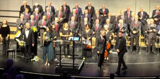 Ovationen: Männer-Chor im Forum Velbert gefeiert
