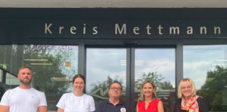 Landrätin besucht Gewerkschaft: „Wir fordern eine bessere Finanzausstattung der Kommunen“ Jan Greiner, Praktikant der DGB-Region; Annemarie Benke, DGB-Gewerkschaftssekretärin; Vassilios Athanassiou, DGB-Kreisverbandsvorsitzender im Kreis Mettmann; Dr. Bettina Warnecke, Landrätin des Kreises Mettmann und Sigrid Wolf, DGB-Regionsgeschäftsführerin. Foto: DGB-Region Düsseldorf-Bergisch Land