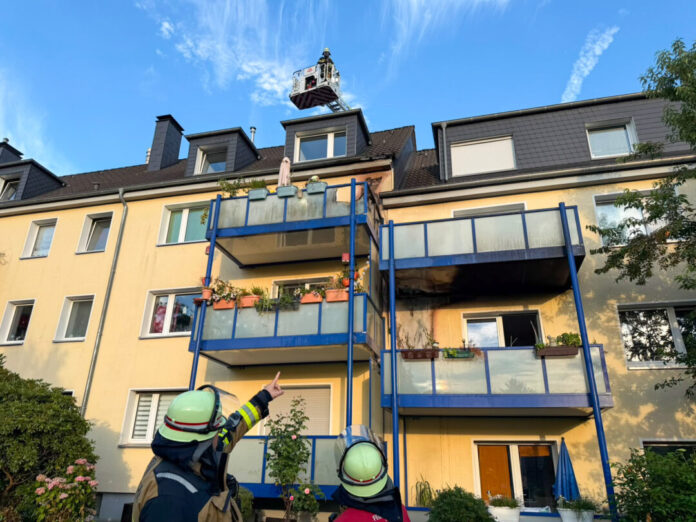 Feuer_Balkon_Werden Drei Balkone wurden durch das Feuer in Mitleidenschaft gezogen; Foto: Feuerwehr Essen