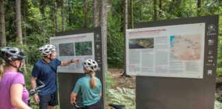 Römisches Welterbe im Rheinland per Fahrrad erkunden Die Radroute führt zu Tafeln, welche über die jeweiligen Welterbeplätze informieren. Foto: Marcel Zanjani/LVR-Amt für Bodendenkmalpflege im Rheinland