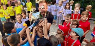 Teamgeist und Fairplay bei Kita-Fußballturnier Die Kita Teichstraße hat den Wanderpokal in diesem Jahr gewonnen. Foto: Kreisstadt Mettmann