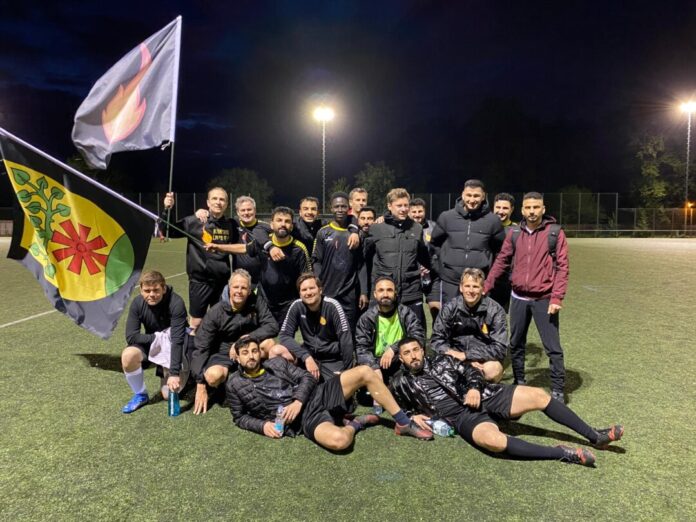 Der TuS 08 Lintorf e.V. ist einer der größten Sportvereine der Region und bietet ein breitgefächertes Sport- und Freizeitangebot für alle Altersklassen. Die Hobbyfußballmannschaft „Bomberos Lintorf '95“ ist seit Jahren fester Bestandteil des Vereinslebens für Freizeitkicker. Foto: TuS 08 Lintorf Der TuS 08 Lintorf e.V. ist einer der größten Sportvereine der Region und bietet ein breitgefächertes Sport- und Freizeitangebot für alle Altersklassen. Die Hobbyfußballmannschaft „Bomberos Lintorf '95“ ist seit Jahren fester Bestandteil des Vereinslebens für Freizeitkicker. Foto: TuS 08 Lintorf