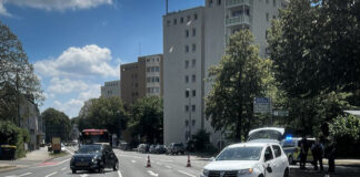 Ein Schwerverletzter nach Unfall auf Willi-Brandt-Platz / Gaffer aus Wülfrath bekommt Anzeige