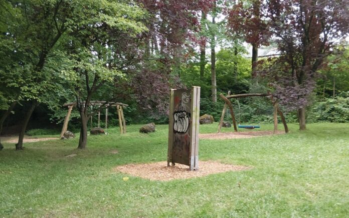 Kletterwand Die Kletterwand wurde aus Sicherheitsgründen abgebaut. Eine neue wurde bereits bestellt. Foto: Kreisstadt Mettmann