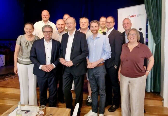MIT Rouenhoff Vorstand der MIT Kreis Mettmann mit Klaus Wiener MdB und Staatssekretär Rouenhoff. Foto: MIT Kreis Mettmann