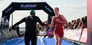 Ratinger Triathlon: : „Bundesliga-Rennen lief semi-gut“ Annika Fischer beim Wechsel. Foto: Petko Beier | petkobeier.de