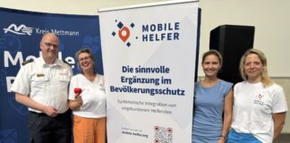 Kreis Mettmann: „Hilfsbereitschaft in der Bevölkerung ist da“ Mirko Braunheim ( Leiter der Stabsstelle Bevölkerungsschutz des Kreises Mettmann), Heike Bellinghausen (Projektleitung Mobile Helfer), Landrätin Dr. Bettina Warnecke, Christiane Massing (Projektmanagement Mobile Helfer). Foto: Kreis ME