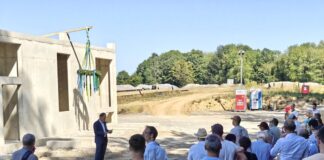 Richtfest an geplanter Solarthermieanlage in Erkrath Richtfest für das Technikgebäude der Solarthermieanlage „Am Mühlenkamp“: Der Richtkranz markiert einen wichtigen Baufortschritt des Projekts. Foto: Stadtwerke Erkrath