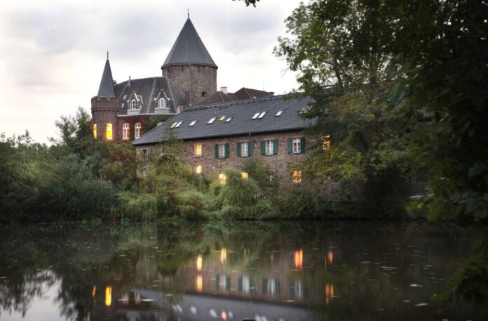 Schloss Linnep in Breitscheid blickt auf eine vermutlich mehr als 1000-jährige Geschichte zurück. Foto: Achim Blazy Schloss Linnep in Breitscheid blickt auf eine vermutlich mehr als 1000-jährige Geschichte zurück. Foto: Achim Blazy