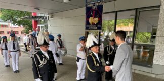 Bürgermeister Bär empfängt die St. Sebastianus Schützenbruderschaft Bürgermeister André Bär heißt Schützenoberst Stefan Prangenberg und die Schützenfamilie zum Stadtempfang willkommen. Foto: Kreisstadt Mettmann