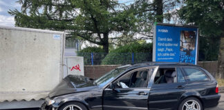 Unfall in Velbert: Hoher Sachschaden – Mutter und Kind unverletzt