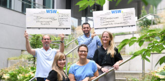 WSW-Fahrdienst spendet 5.000 Euro an zwei Wuppertaler Institutionen Jeannine Böhrer-Scholz (Leiterin Kommunikation und Marke WSW, vorne l.), Kastriot Berisha und Daniele Culosi (beide WSW-Betriebsrat, hinten v. l.) freuten sich, die Spende der WSW-Fahrdienstbeschäftigten an Kerstin Wülfing (Geschäftsführerin Kinder- und Jugendhospiz Burgholz, Mitte) sowie Martina May (Leiterin Tochtergesellschaften Evangelische Stiftung Tannenhof, r.) übergeben zu können. Foto: WSW/Bettina Osswald