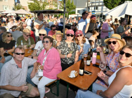Sonniger Auftakt: 14. Heiligenhauser Weinfest lockt bei bestem Sommerwetter