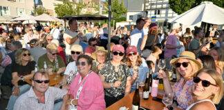 Sonniger Auftakt: 14. Heiligenhauser Weinfest lockt bei bestem Sommerwetter