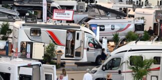 Camping-Trend hält an: Mehr Wohnmobile zugelassen Wohnmobile werden immer beliebter - die Auswahl wie hier beim «Caravan Salon» in Düsseldorf ist groß. (Archivbild)