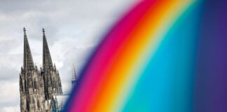 Köln zeigt sich solidarisch – queerer Gottesdienst Nach dem Angriff am Rande des CSD in Berlin zeigt sich Köln solidarisch. (Archivbild)