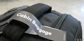 Gericht: Mehr als ein Handgepäck muss kostenlos erlaubt sein Ab wann dürfen Fluggesellschaften für das Handgepäck Gebühren verlangen? Nach einem Urteil des Oberlandesgerichts in Hamm auf keinen Fall, nur weil der Passagier ein zweites Gepäckstück dabei hat. (Archivbild)