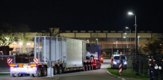 Achter Castor-Behälter mit Atommüll in Ahaus angekommen Ein Schwertransporter mit einem Castor-Behälter kommt im Zwischenlager Ahaus im Münsterland an. (Archivbild)
